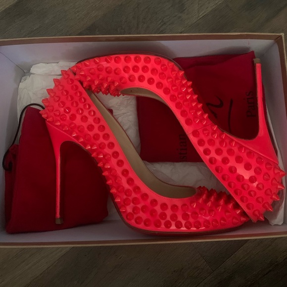 CHRISTIAN LOUBOUTIN
Patent Pigalle Spikes 120 Pumps 38 Fluo Rose Paris - Picture 1 of 4